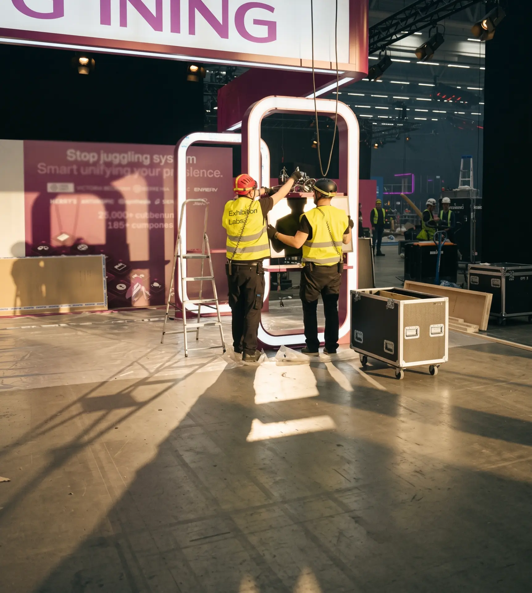 The Exhibition Labs crew building the Rippling stand at CIPD Festival of Work, London